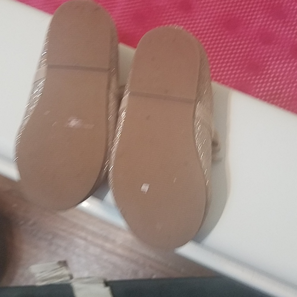shoes - Picture 3 of 3